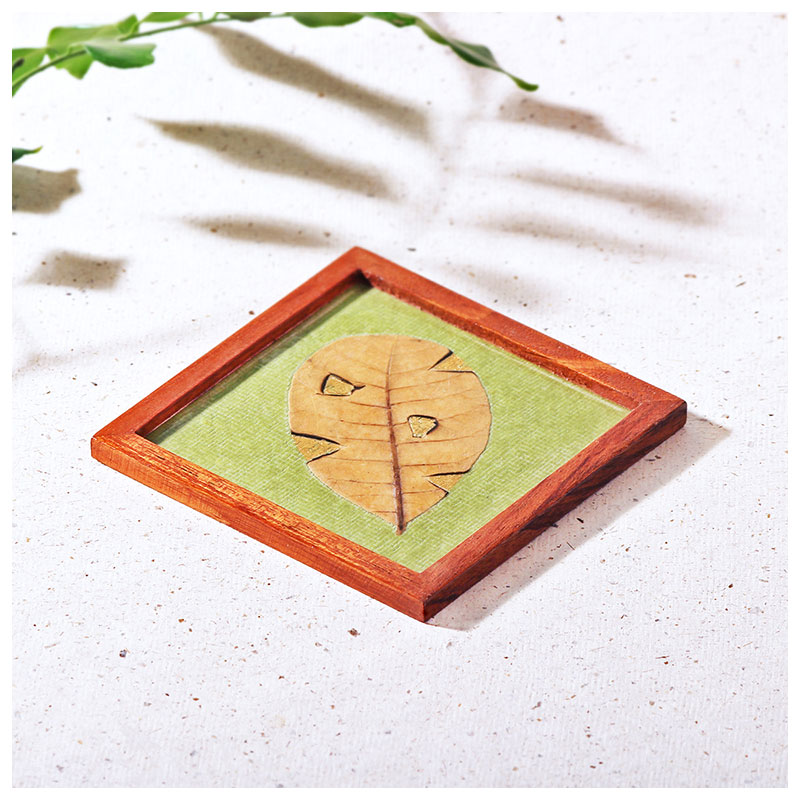 You are currently viewing Glass Coaster in Red Cedar wood – (10 x 10 cm)